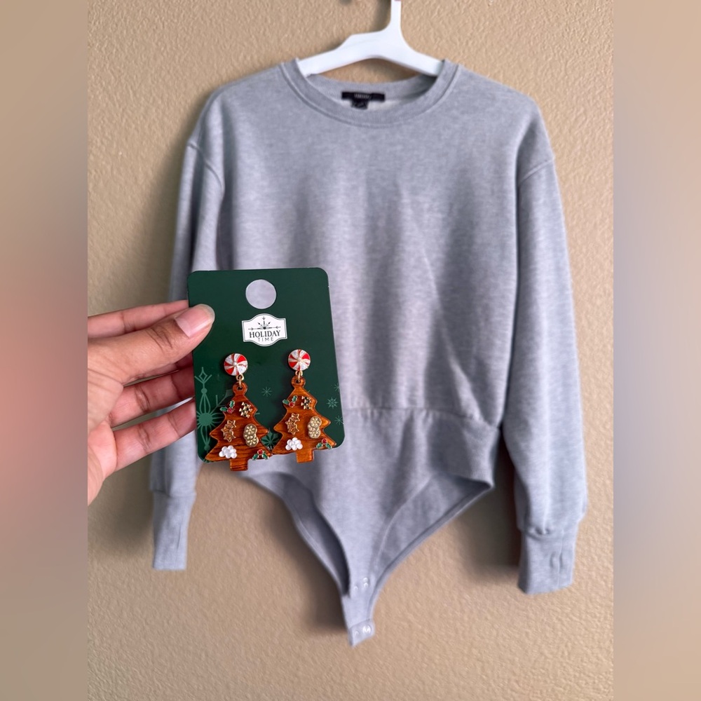 🎄 Forever 21 Gray Women's Long Sleeve Bodysuit W/ Xmas Earrings 🎄